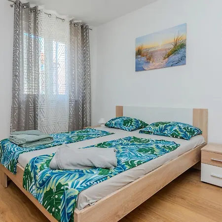 Apartment In With Wifi Privlaka (Zadar)