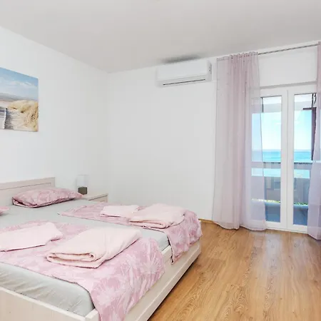 Apartment In With Wifi Privlaka (Zadar)