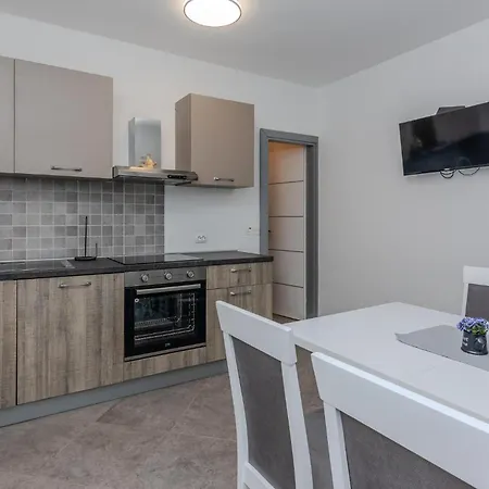 Apartment Cozy In Privlaka With Wifi